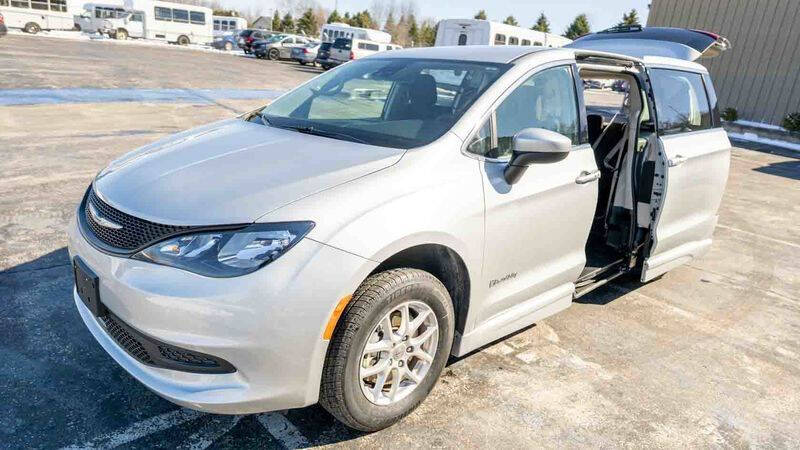 2023 Chrysler Voyager LX
