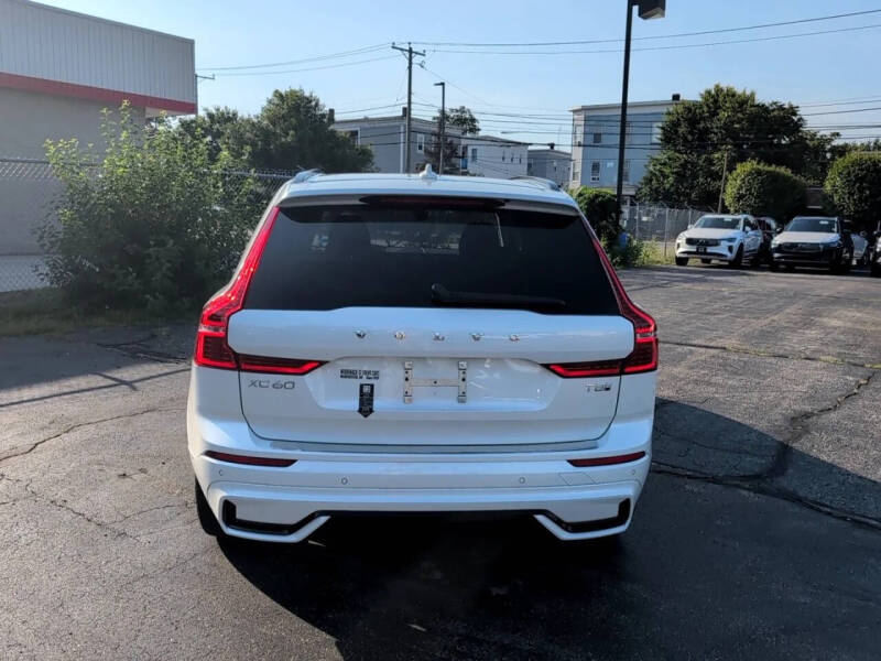 2025 Volvo XC60 T8 Plus Dark Theme