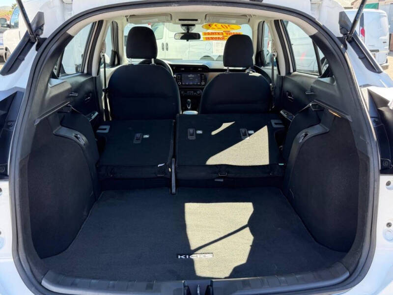2022 Nissan Kicks SV