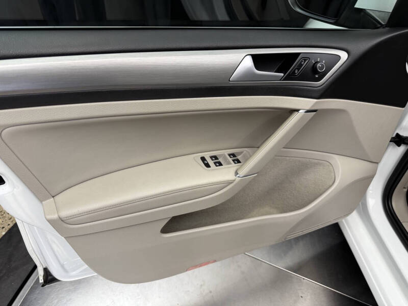 2016 Volkswagen Golf SportWagen TSI SE