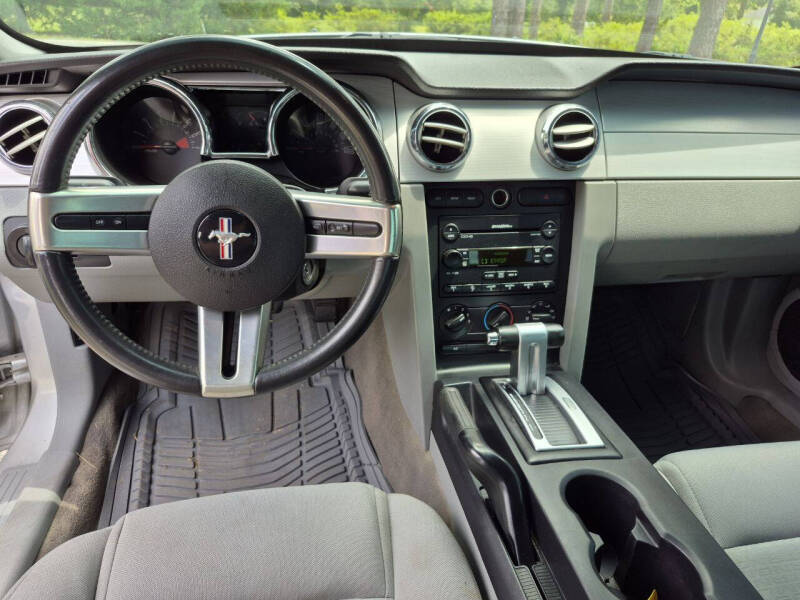 2007 Ford Mustang V6 Deluxe