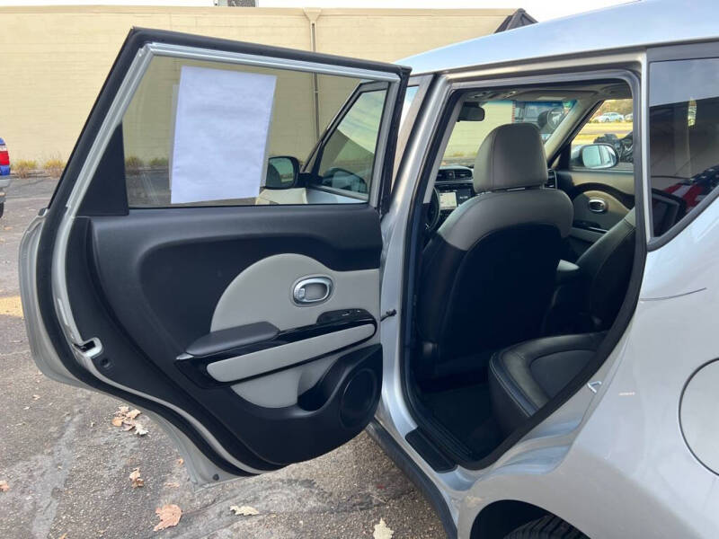 2019 Kia Soul +