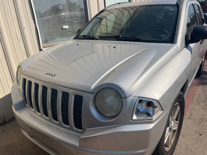 2009 Jeep Compass Sport photo 2