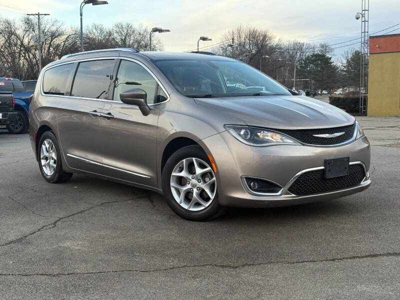 2018 Chrysler Pacifica Touring-L Plus's photo