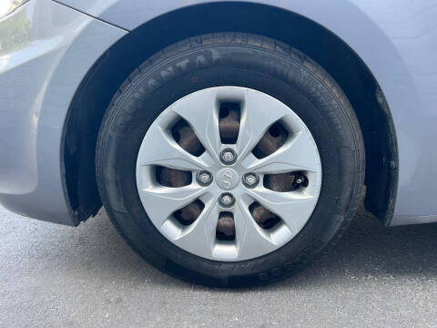 2017 Hyundai Accent SE