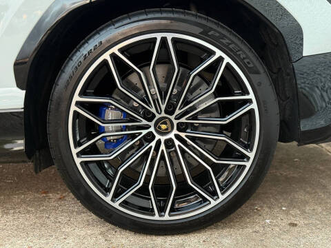 2025 Lamborghini Urus SE