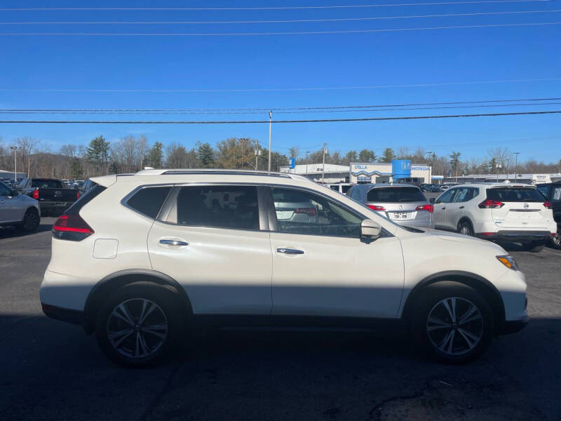 2019 Nissan Rogue SV photo 10