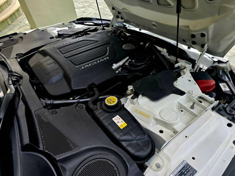 2016 Jaguar F-TYPE R