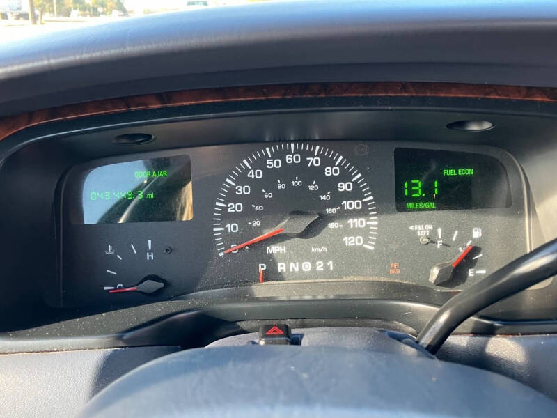 2000 Lincoln Town Car Executive