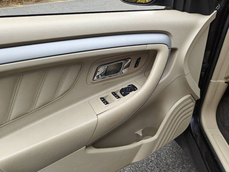 2018 Ford Taurus SEL