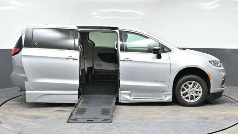 2024 Chrysler Pacifica Touring L