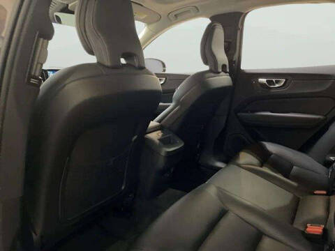 2025 Volvo XC60 B5 Core Dark Theme