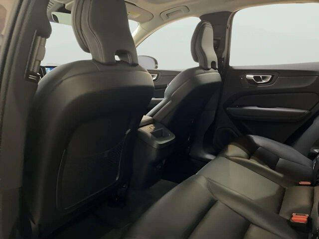 2025 Volvo XC60 B5 Core Dark Theme