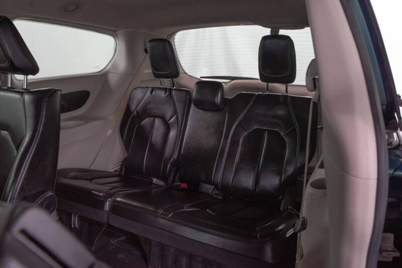 2024 Chrysler Pacifica Plug-In Hybrid Select