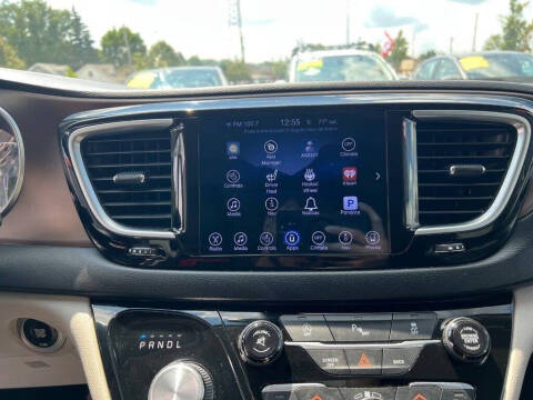 2017 Chrysler Pacifica Touring-L Plus