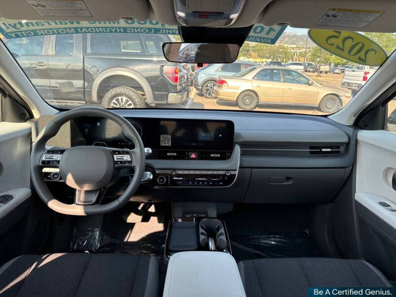 2025 Hyundai Ioniq 5 SE Standard Range