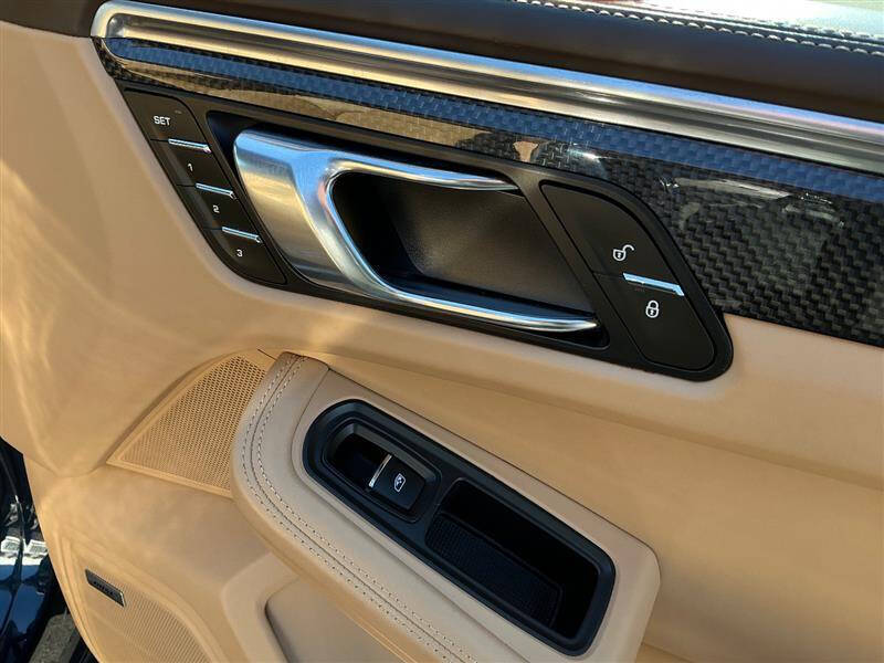 2016 Porsche Macan Turbo