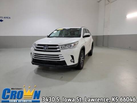 2019 Toyota Highlander Hybrid for sale at Crown Automotive of Lawrence Kansas in Lawrence KS