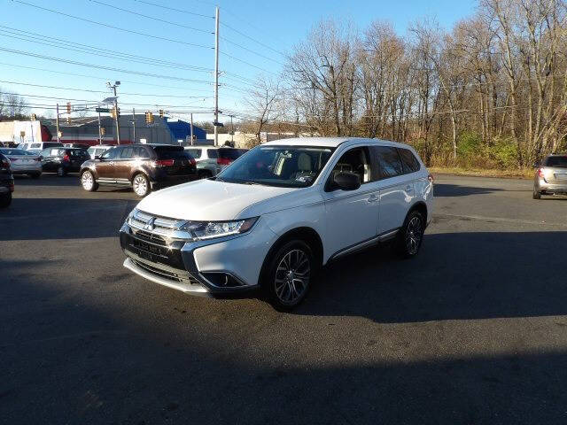 2017 Mitsubishi Outlander ES