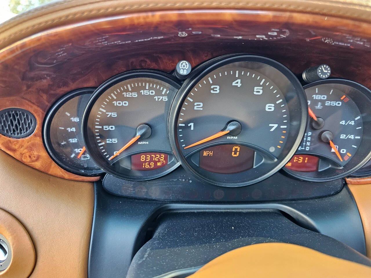 2001 Porsche 911 32