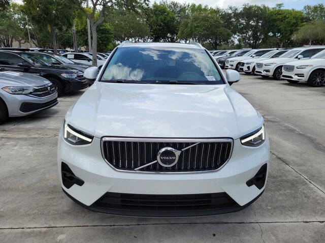 2024 Volvo XC40 B5 Plus Bright Theme