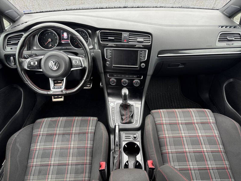 2017 Volkswagen Golf GTI Sport