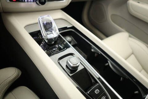 2025 Volvo XC60 T8 Ultra Dark Theme