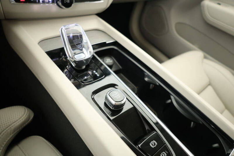 2025 Volvo XC60 T8 Ultra Dark Theme