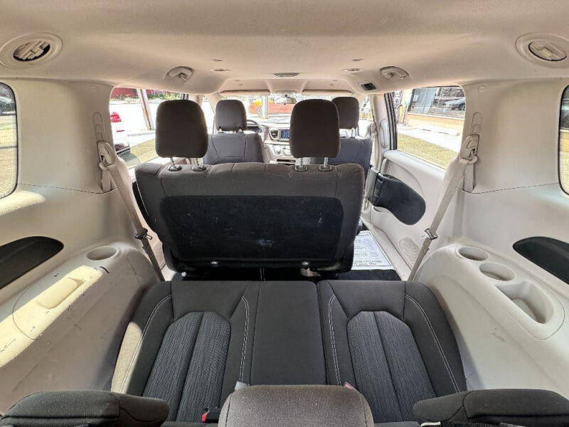 2020 Chrysler Voyager L