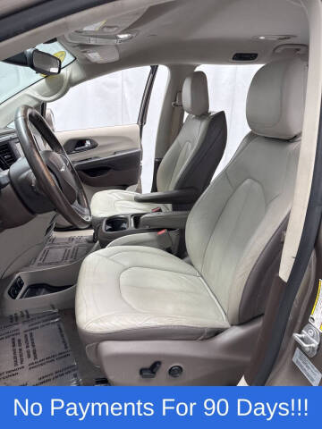 2017 Chrysler Pacifica Touring-L