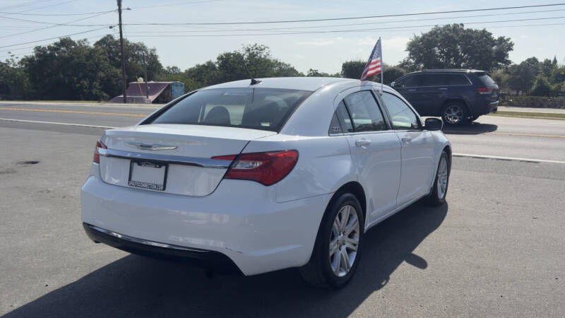 2013 Chrysler 200 LX
