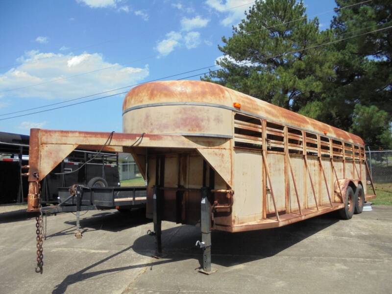 1988 BULL 31' GOOSENECK STOCK TRAILER for sale at US PAWN AND LOAN in Austin AR