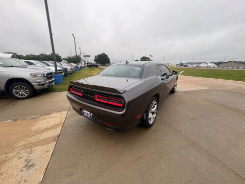 2016 Dodge Challenger SXT Plus