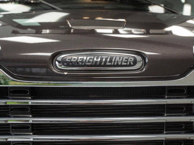 2018 Freightliner M2 106