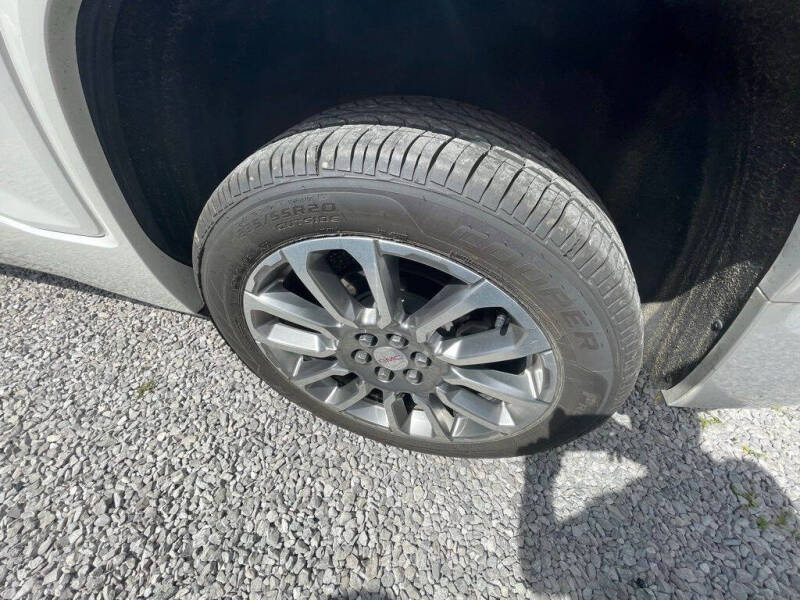2023 GMC Acadia Denali
