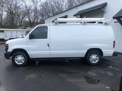 2009 Ford E-Series for sale at Monroe Auto's, LLC in Parsons TN