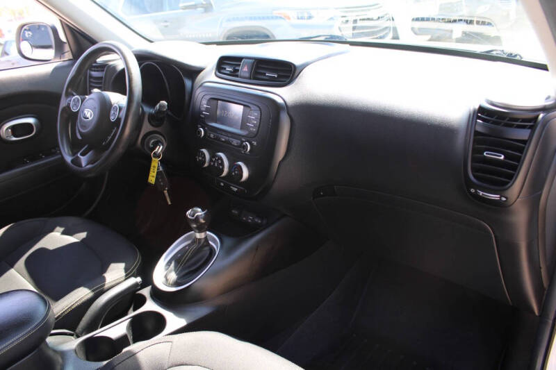 2016 Kia Soul +