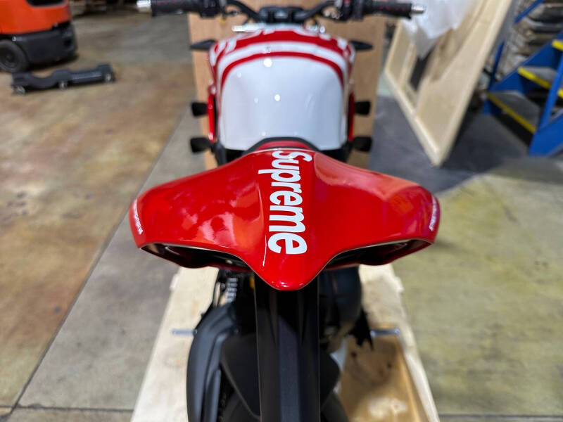 2025 Ducati Streetfighter V4 Supreme