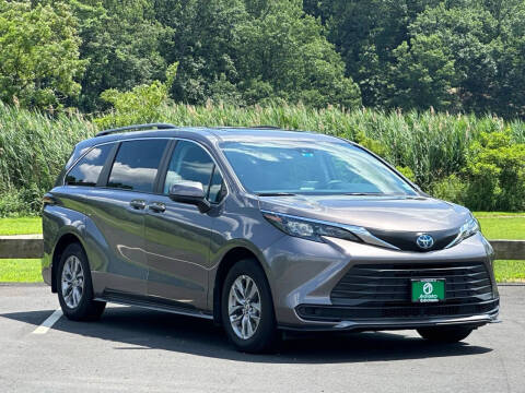 2024 Toyota Sienna LE 8-Passenger
