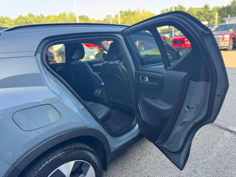 2023 Volvo XC40 B4 Ultimate Dark Theme