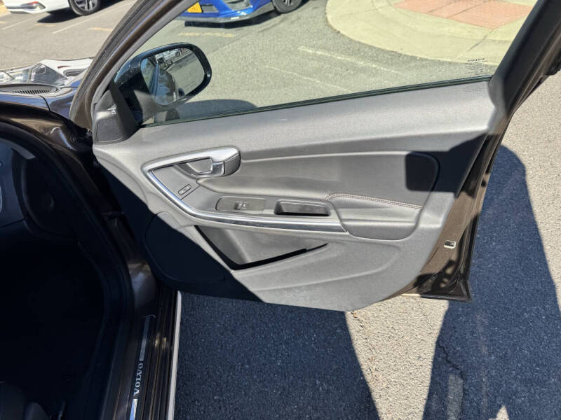 2016 Volvo V60 Cross Country T5