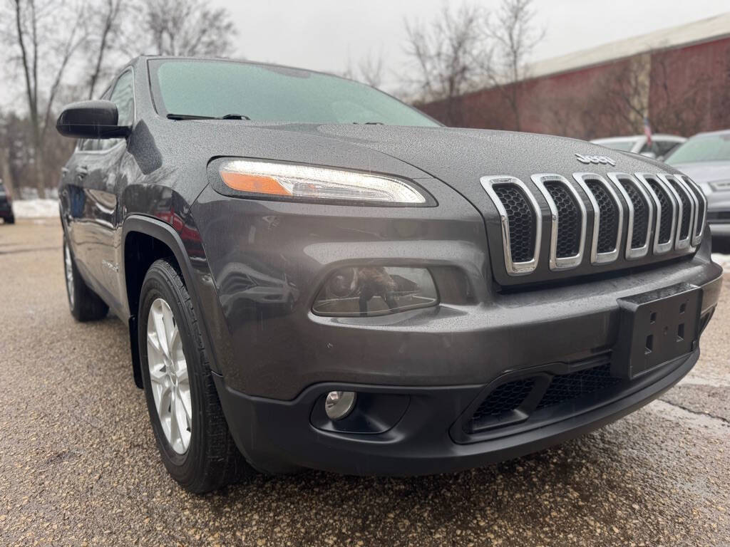 2015 Jeep Cherokee for sale at Whi-Con Auto Brokers in Shakopee, MN