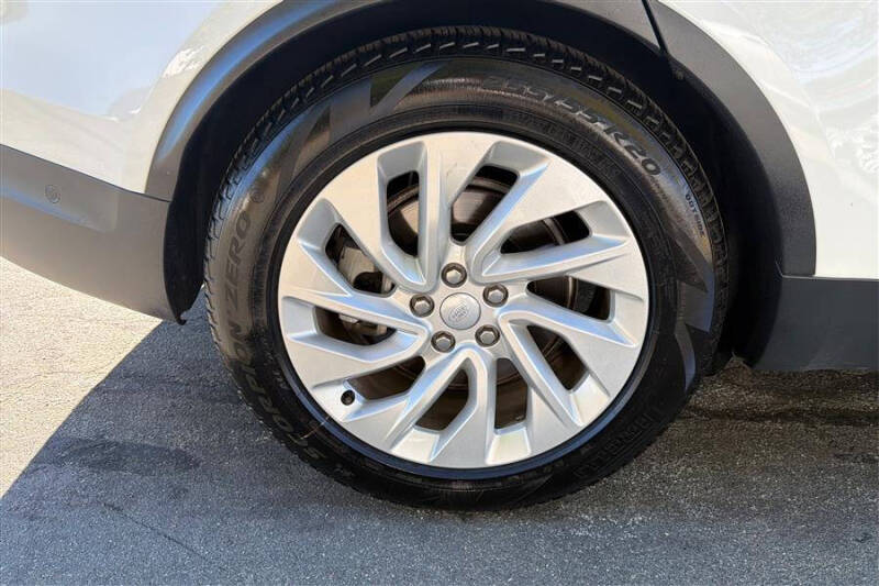 2024 Land Rover Discovery P300 S