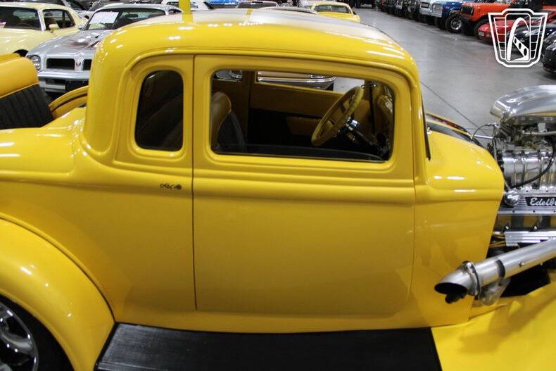 1933 Plymouth 5 Window