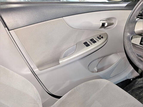 2011 Toyota Corolla LE