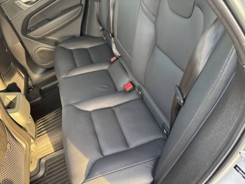 2023 Volvo XC60 B5 Plus Dark Theme