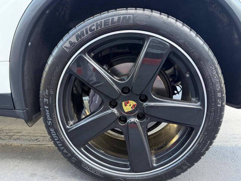 2018 Porsche Cayenne Platinum Edition