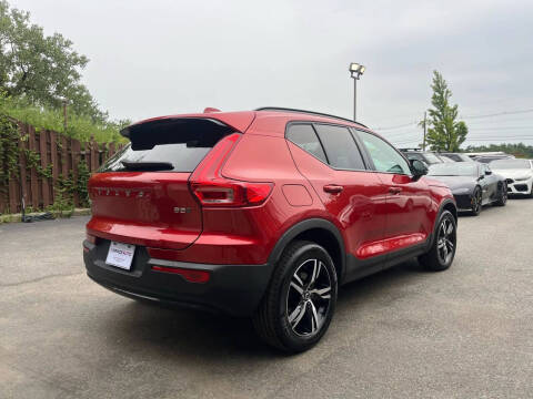 2023 Volvo XC40 B5 Plus Dark Theme