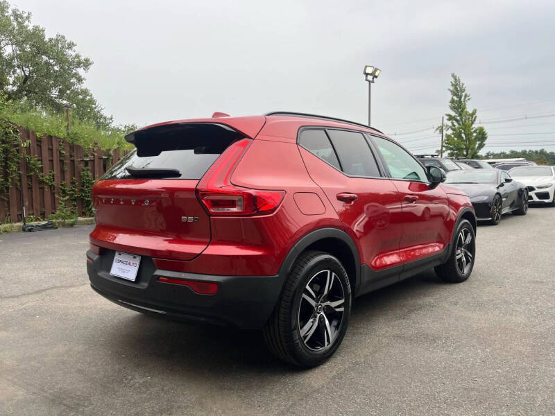 2023 Volvo XC40 B5 Plus Dark Theme