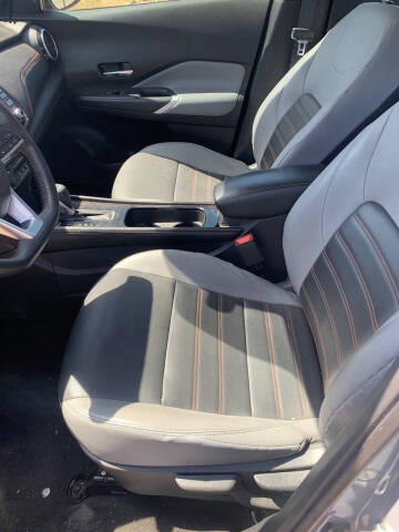 2024 Nissan Kicks SR